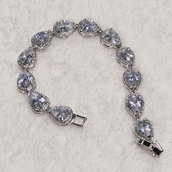 Y2K Cubic Zirconia Rhodium Plating Pear Shaped Stone Tennis Bracelet - Picture 11 of 12